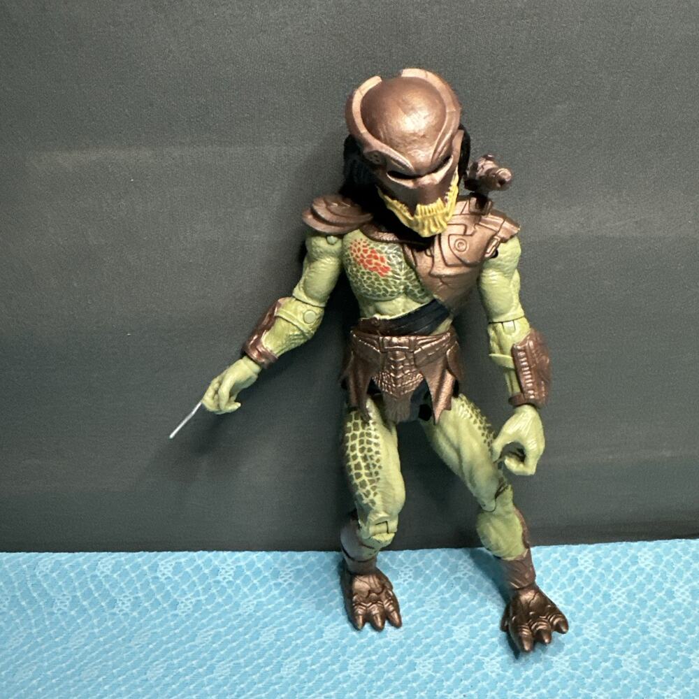 Lanard Toys BERSERKER PREDATOR 7"Action Figure HUNTER SERIES Loose